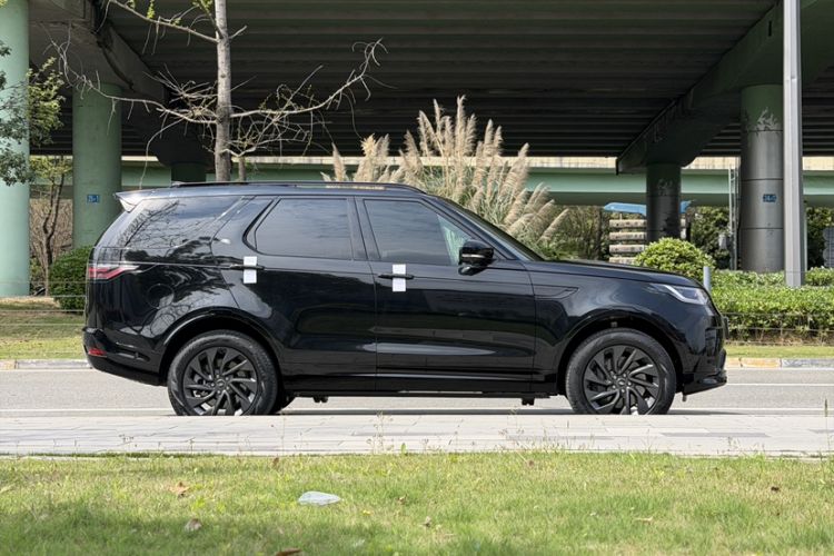 Used Land Rover Discovery 2023 Revised Version 360 PS R-Dynamic S Exterior 11