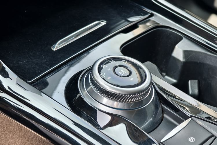 Used Ford Explorer 2020 EcoBoost 285 4x4 Trend Edition 7-Seater Gear Lever