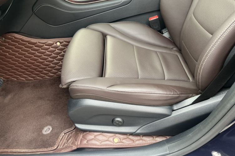 Used Mercedes-Benz GLC 2018 GLC 260 4MATIC Dynamic Edition Interior 4