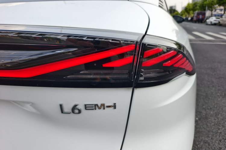 Used Geely Galaxy L6 2025 EM-i 140km Long-Range Version