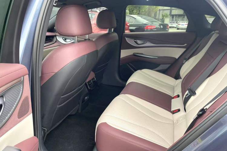 Used BYD Seal 2023 DM-i 1.5L 121km Prestige Model
