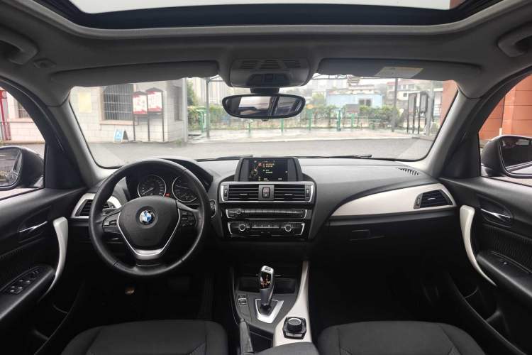 Used BMW 1 Series 2016 118i Leading Model Interior 1