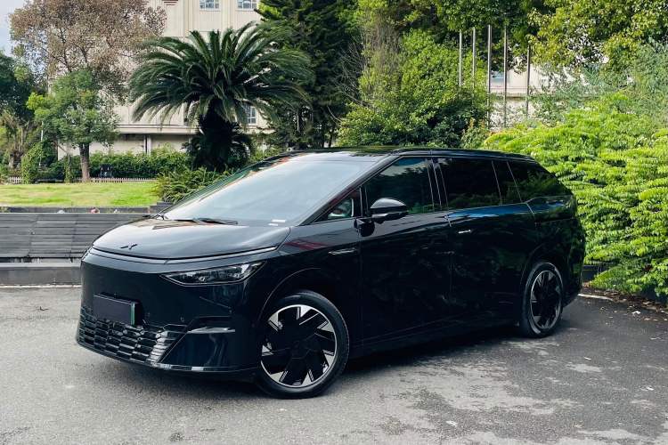 Used XPeng X9 2024 702 Ultra-Long Range Max Exterior 1