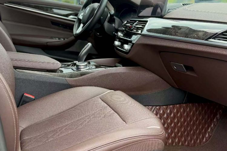 Used BMW 5 Series 2022 Restyled 525Li Luxury Package Interior 4