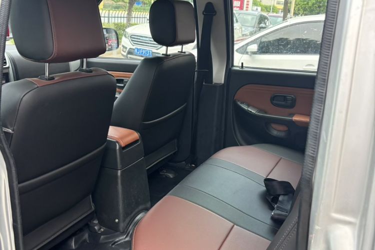 Used JMC Baodian 2016 2.8T New Value-Added Diesel Two-Wheel Drive Extended Cargo Basic Version JX493ZLQ4F
