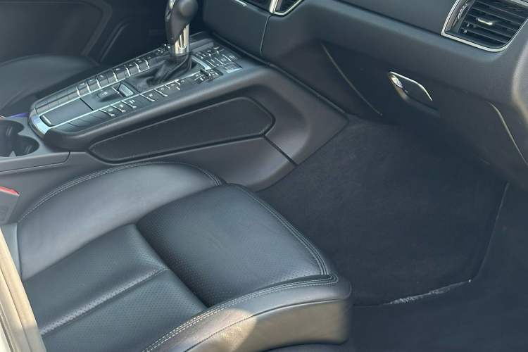 Used Porsche Macan 2017 Macan 2.0T Exterior 8