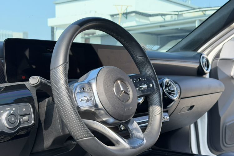 Used Mercedes-Benz A-Class 2022 Second Facelift A 200 L Sport Sedan Fashion Version
