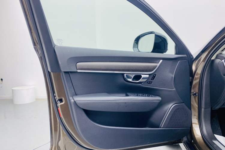 Used Volvo V90 2017 Cross Country T5 AWD Smart Range Edition Interior 6