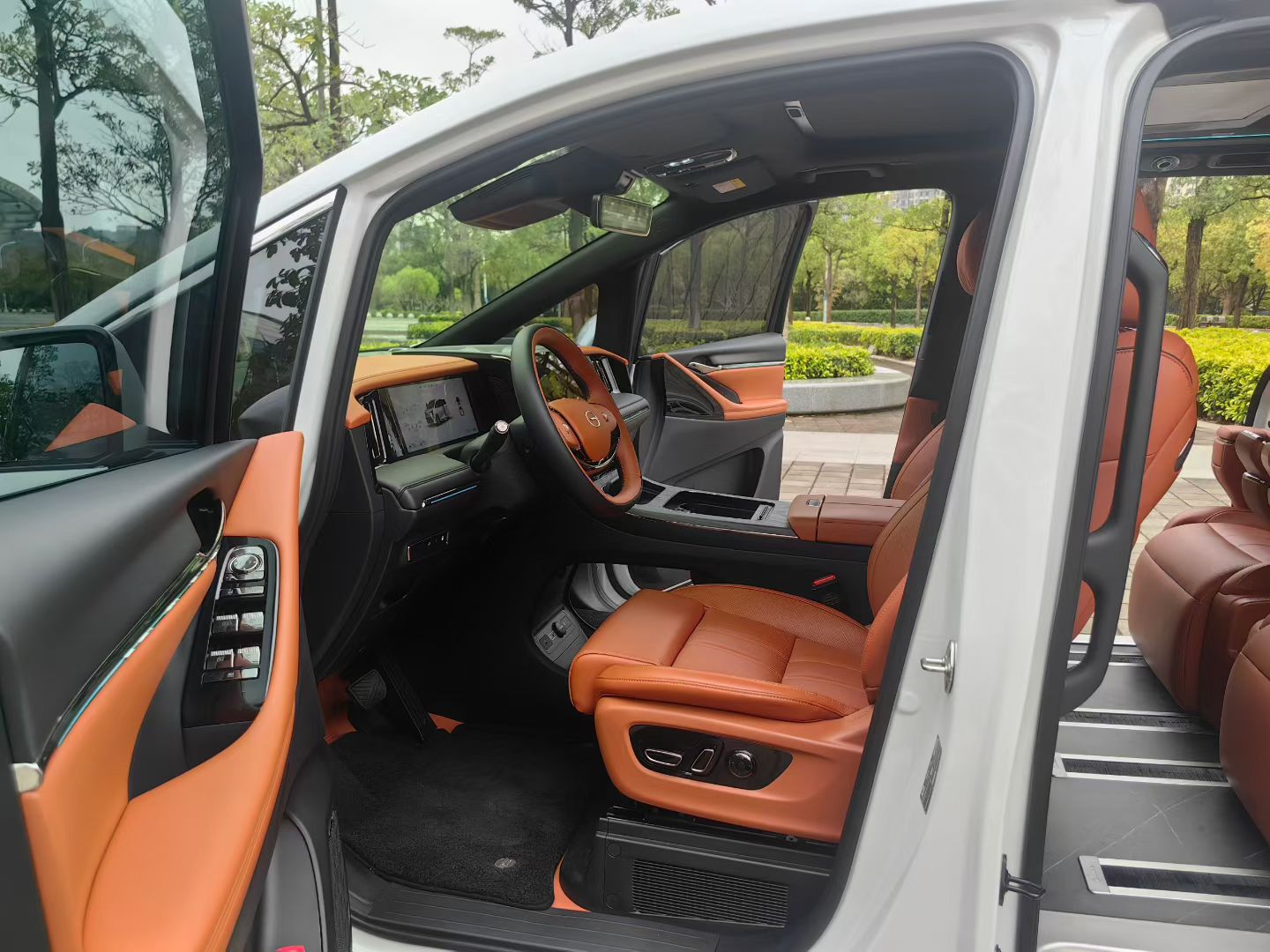 Переднее сиденье в автомобиле