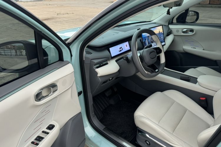 Used Lynk & Co 06 EM-P 2023 EM-P 126 Long-Range Halo Interior 2