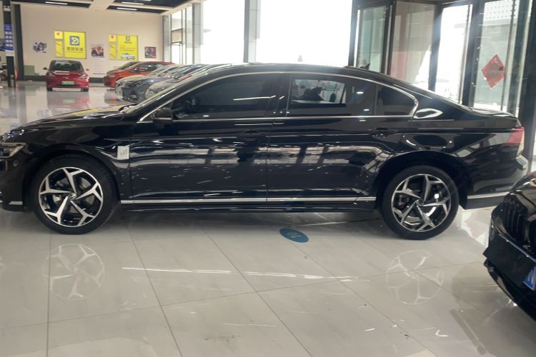 Used Volkswagen Magotan 2023 2 Million Units Limited Edition 330TSI DSG Leading Version Exterior 4