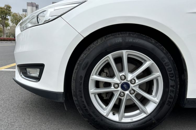 Used Ford Focus 2015 Sedan 1.6L Automatic Trend Model Exterior 4