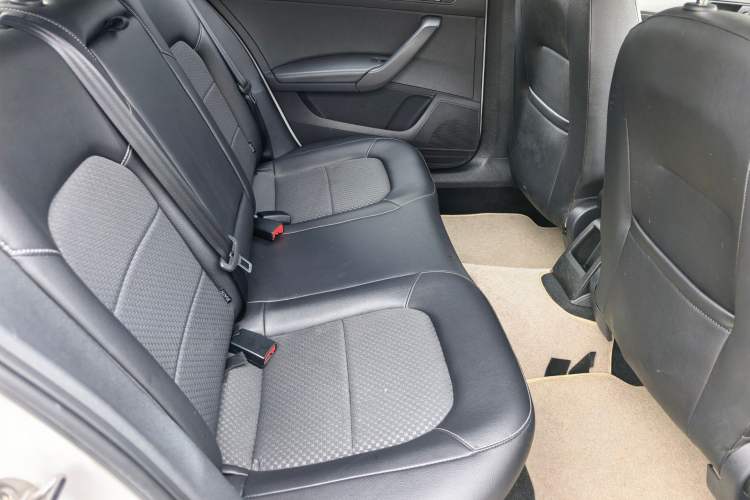 Used Volkswagen Santana 2015 Haval H6 1.6L Automatic Comfort Model Interior 11