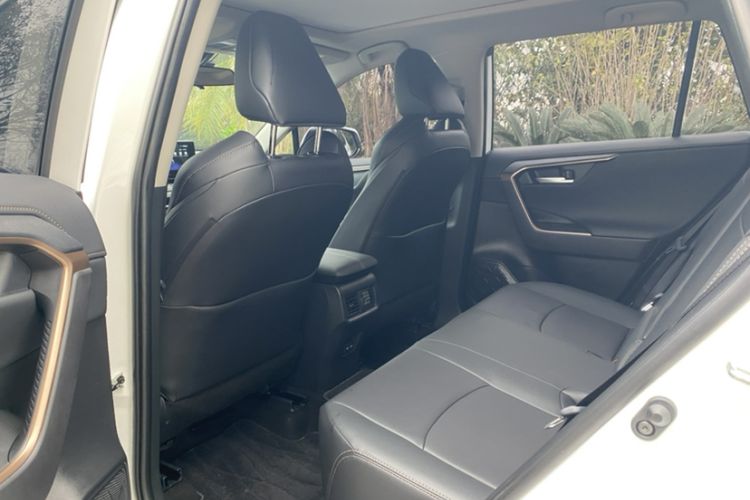 Used Toyota Wildlander 2024 2.0L CVT Two-Wheel Drive Luxury PLUS Edition
