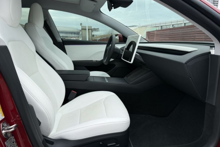 Used Tesla Model 3 2023 Long-Range All-Wheel-Drive Version Right Front Seat