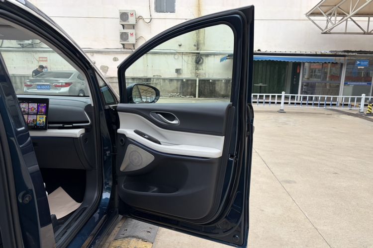 Used VOYAH Dream 2025 PHEV Four-Wheel-Drive Flagship Kunpeng Edition
