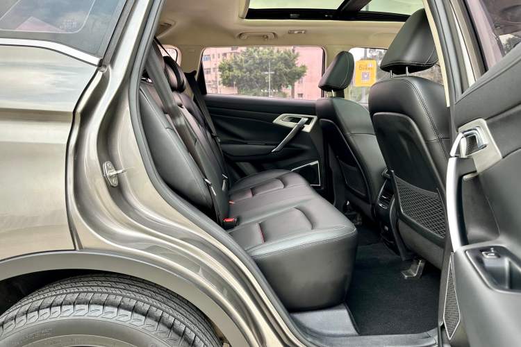 Used Geely Auto Emgrand X7 Sport 2018 1.8TD Automatic Two-Wheel Drive Smart Connect 4G Internet Edition Interior 9