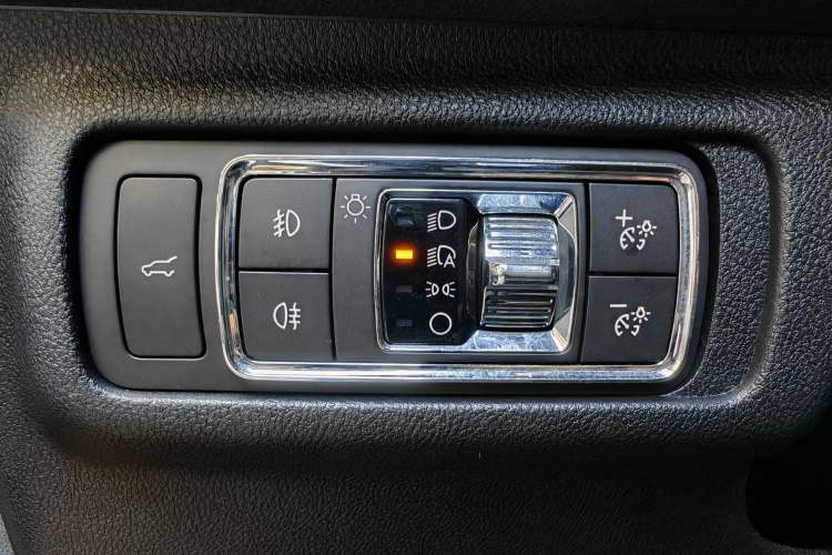 Used Lincoln Corsair 2020 2.0T Two-Wheel-Drive Black Knight Limited Edition