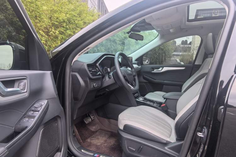 Used Ford Escape 2024 EcoBoost 245 Four-Wheel Drive Prestige Model