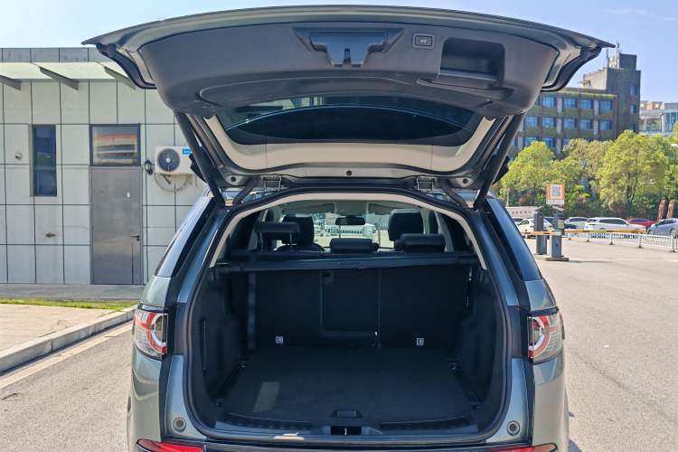 Used Land Rover Discovery Sport 2019 240 PS SE Dynamic Version China VI Standard Trunk