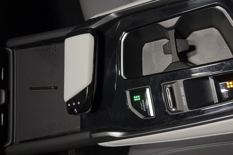 Used CHANGAN UNI-T 2023 Second-Generation 1.5T Prestige Model Gear Lever