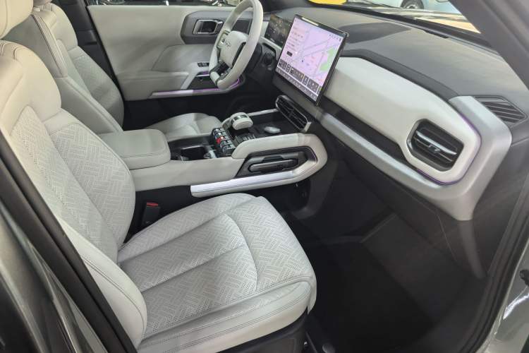 Used Formula Leopard Titanium 3 2025 501KM All-Wheel Drive Intelligent Driving Ultra Version
