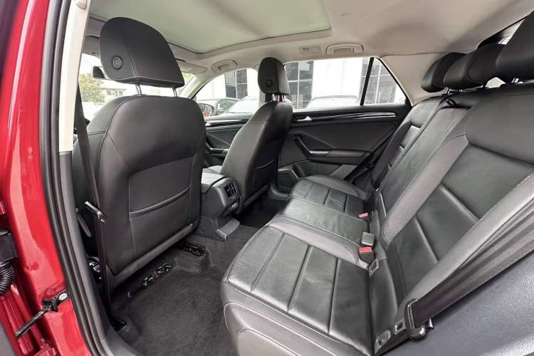 Used Volkswagen T-ROC 2018 280TSI DSG Two-Wheel-Drive Comfort Version China V Standard Interior 2