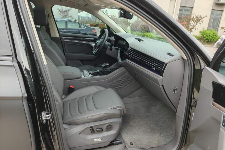 Used Volkswagen Touareg 2023 3.0 TSI Luxury Edition Obsidian Black Sport Package Right Front Seat