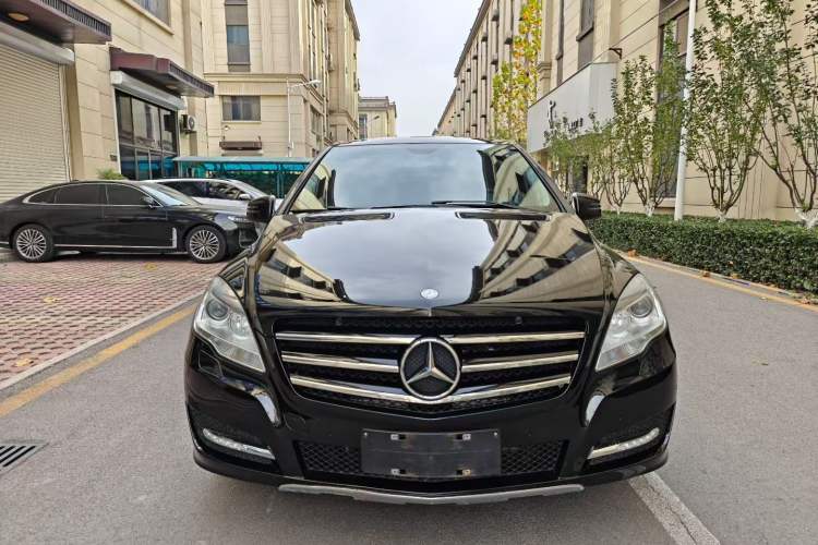 Used Mercedes-Benz R-Class 2017 R 320 4MATIC Business Edition Prestige Model
