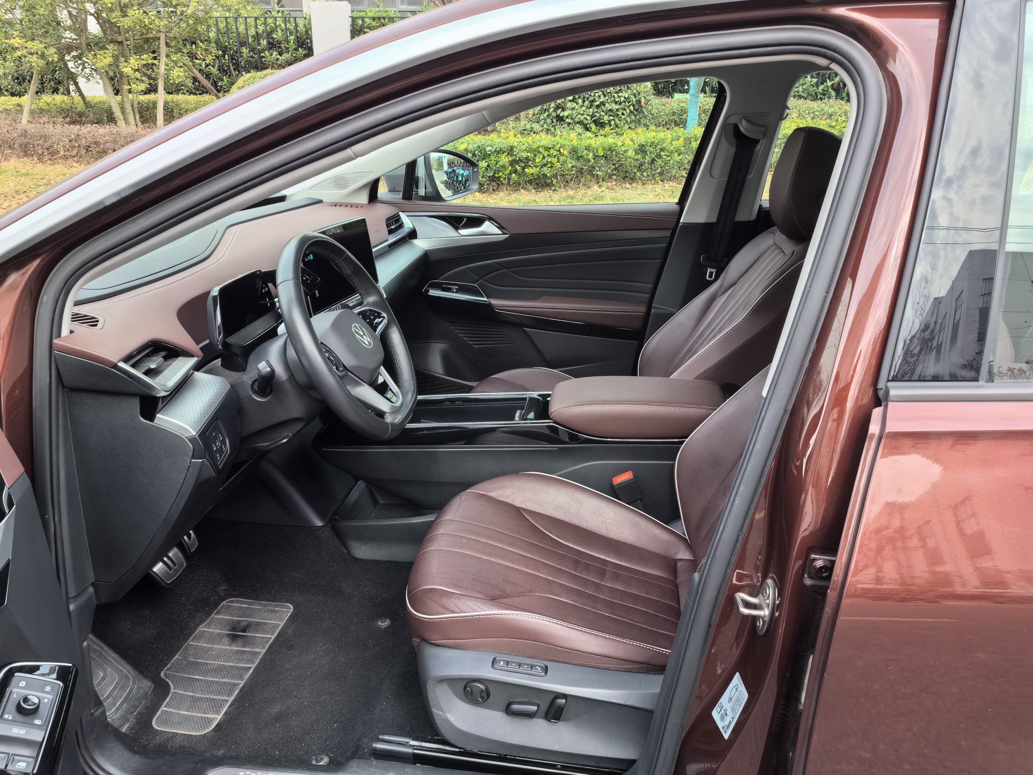 Переднее сиденье в автомобиле