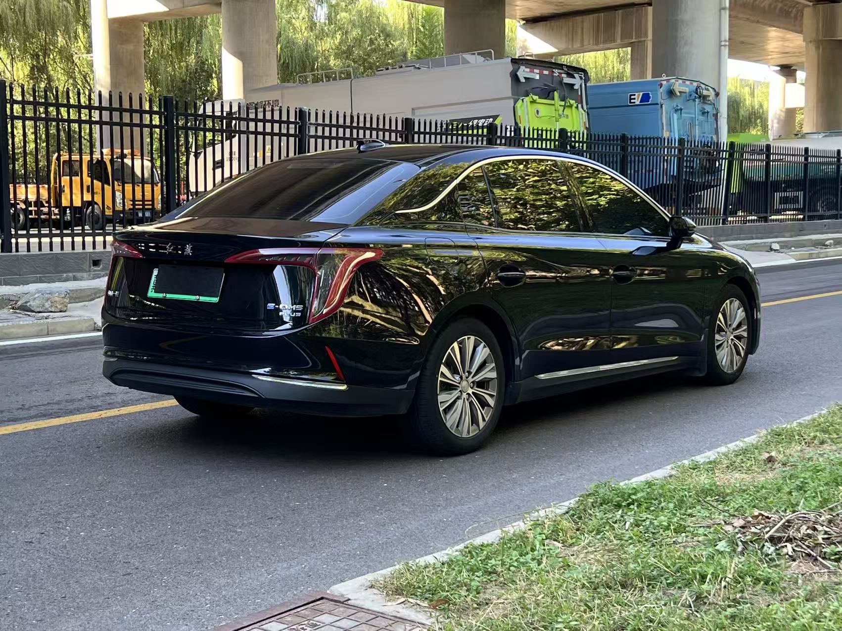 Hongqi E-QM5 2023 620km PLUS — снимка 15