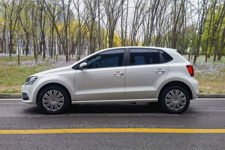 Used Volkswagen Polo 2016 1.6L Automatic Comfort Model Exterior 2