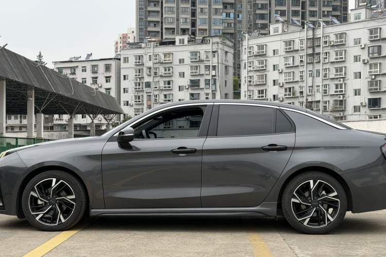 Used Lynk & Co 03 2023 2.0TD DCT JingPro Exterior 3