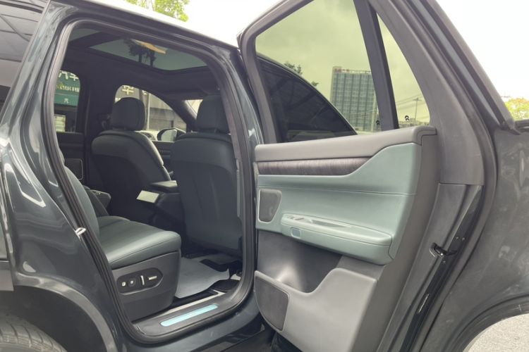 Used Nio ES8 2023 100kWh Signature Edition
