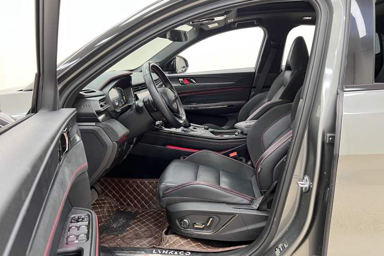 Used Lynk & Co 05 2020 2.0TD Four-Wheel Drive HypeHalo Interior 2