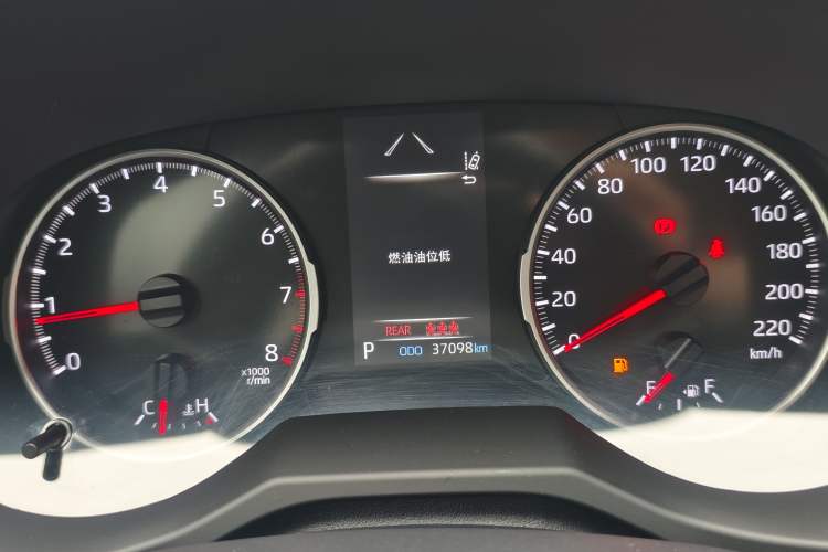 Used Toyota RAV4 2023 2.0L CVT Two-Wheel Drive Urban Edition Interior 7