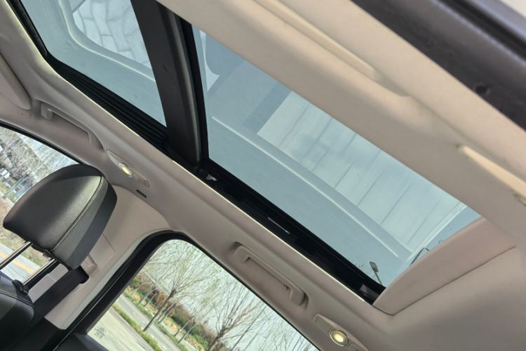 Used Ford Kuga 2015 2.0L GTDi Four-Wheel-Drive Sport Model Interior 6