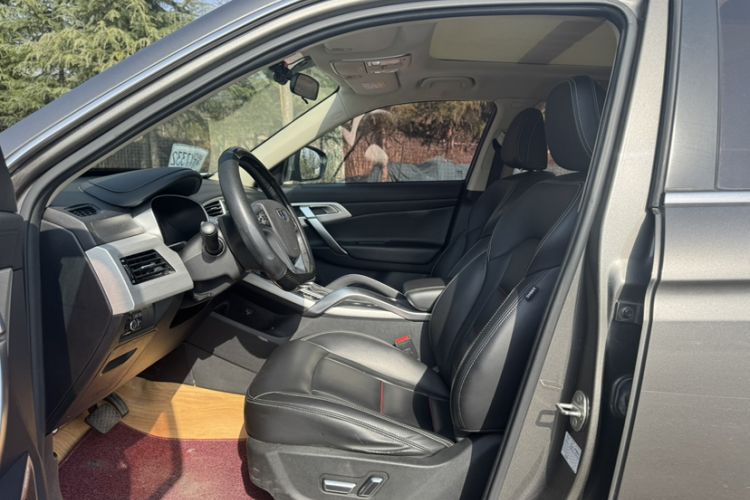 Used Geely Auto Emgrand X7 Sport 2018 1.8TD Automatic Two-Wheel Drive Smart Connect 4G Internet Edition
