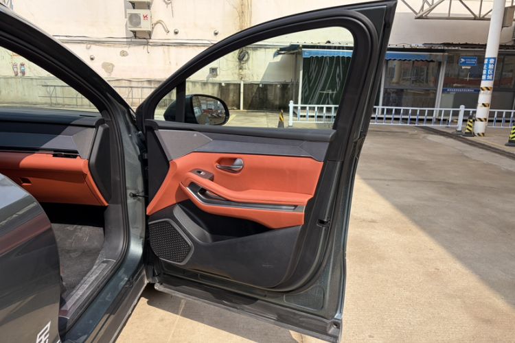 Used BYD Tang L 2025 DM 175KM Drone Player Edition Interior 8