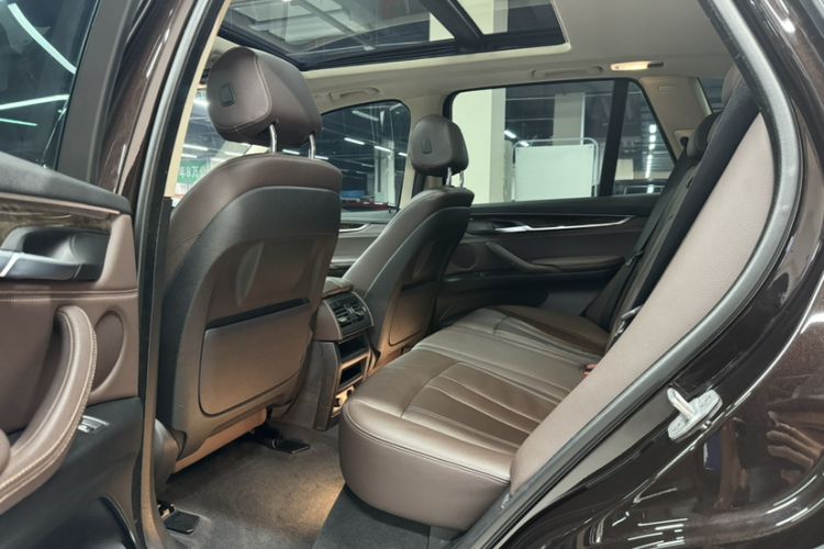 Used BMW X5 2018 xDrive28i Interior 1