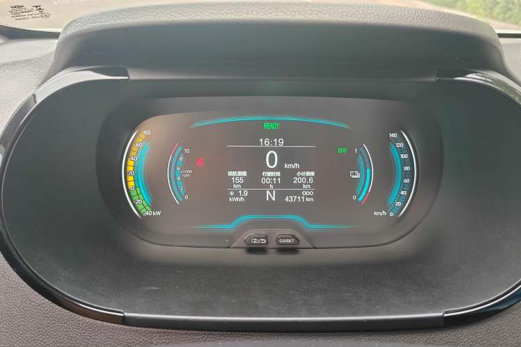 Used Chery New Energy Little Ant 2022 Revised Version Sweet Pink Edition Half-Sugar Version Lithium Iron Phosphate 30.7 kWh 30 kW 301 km