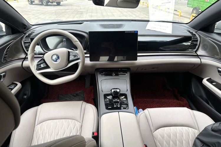 Used BYD Han 2025 DM-i Intelligent Driving Edition 125KM LiDAR Flagship Model Interior 1