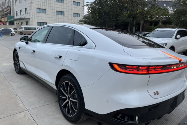 Used VOYAH PASSION 2024 PHEV Four-Wheel Drive Ultra-Long Range Executive Edition Exterior 6