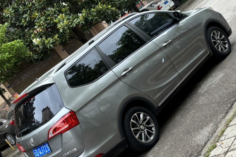 Used Baojun 730 2017 1.5T Manual Fashion Version 7 Seats China V Emission Standard
