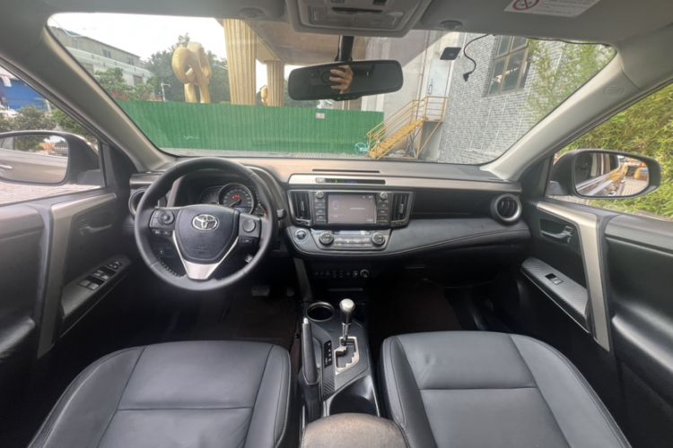 Used Toyota RAV4 2015 2.5L Automatic 4x4 Luxury Edition
