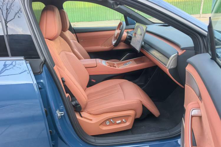 Used ONVO L60 2024 60 kWh Rear-Drive Version