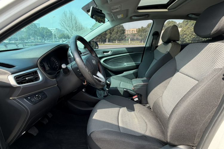 Used Hyundai Verna (older generation) 2017 1.4L Manual Colorful Skyroof Version China V Standard Interior 2