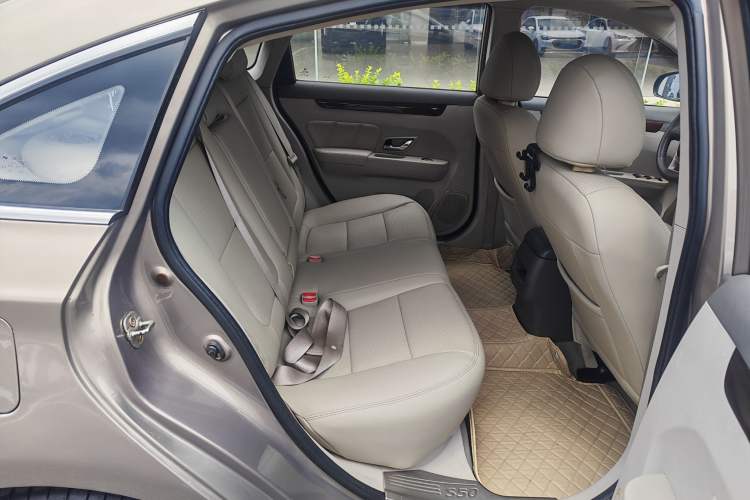 Used FORTHING Joyear S50 2014 1.6L CVT Luxury Model Interior 3