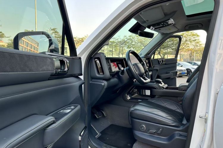 Used Formula Leopard Leopard 5 2023 Navigator Edition