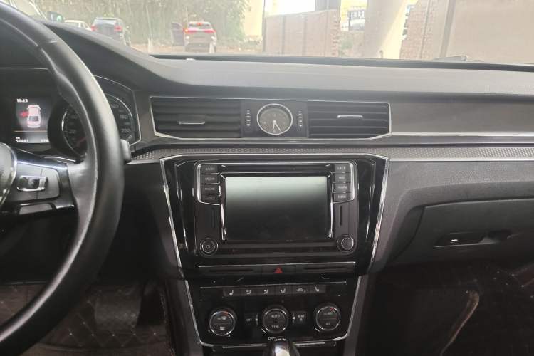 Used Volkswagen Passat 2016 330TSI DSG Prestige Edition Audio And AC Panel